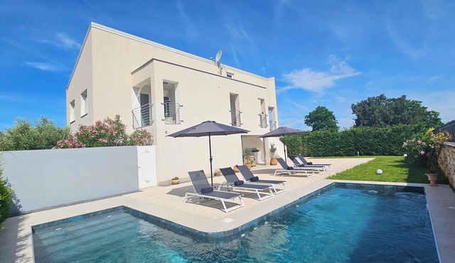 Apartments with Shared Pool Casa Bianca