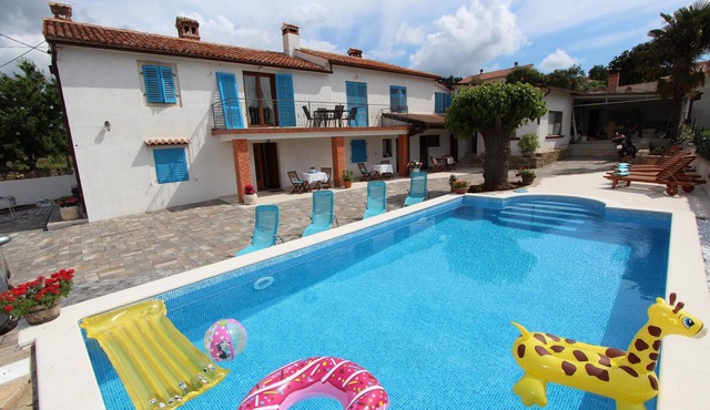 Apartments with Shared Pool Midea 2