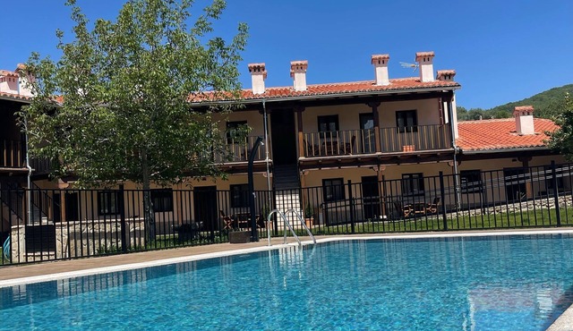 Apartments with swimming pool in the heart of the Jewish neighborhood of Hervás