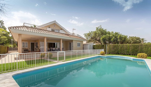 ApartUP Canet Beachfront Home