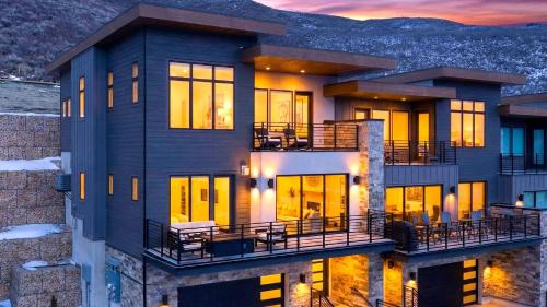 Apex Ridge Retreat by AvantStay Private Hot Tub Fireplace Mountain Views Near Deer Valley East