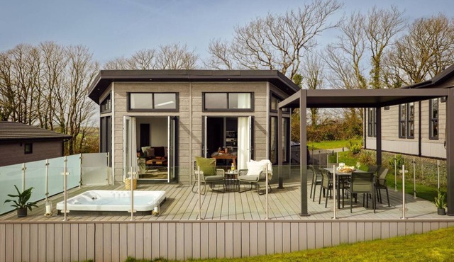 Apex Spa (Pet), Carmarthen