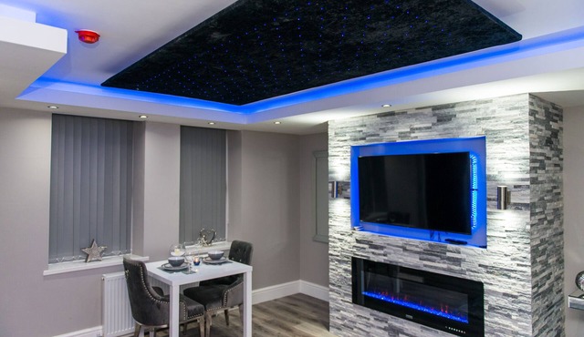 Aphrodite Suites - The Sanctuary Hot Tub SPA Suite