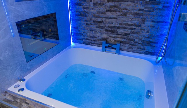 Aphrodite Suites Imperial Suite Hot Tub Apartment