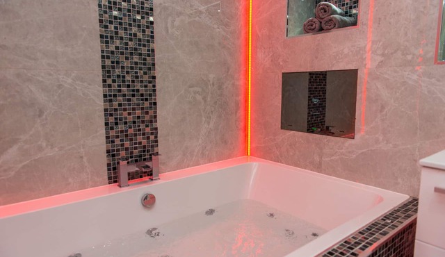 Aphrodite Suites The Opulance Hot Tub Spa Suite