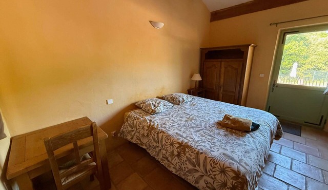 Apiana guest house with exceptional 25 m swimming pool, relaxation pool and spa.