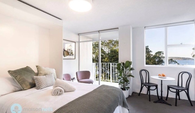 Apmnt With Parking, Balcony, Pool & Harbour Views