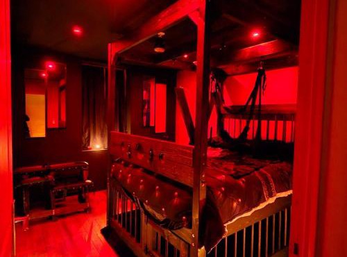 Apocalypse Love Room