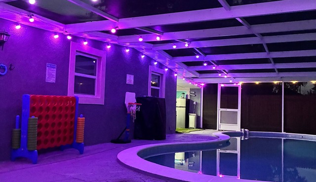 Apollo Beach House w/Poolside bar + Fun Amenities