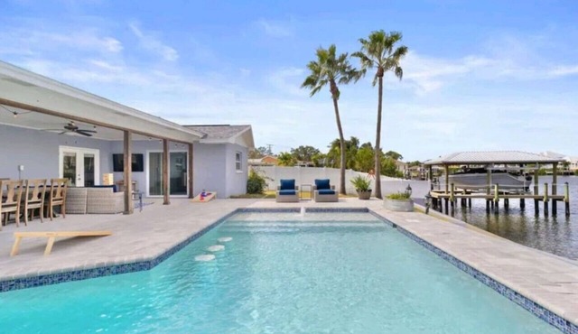 Apollo Beach Waterfront Pool Oasis
