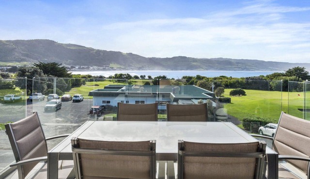 Apollo Blue 11 - Modern, Ocean Views, Central Location.