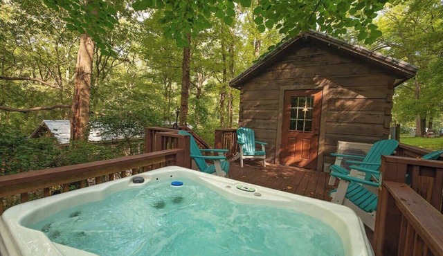 Apollonie Cabin Private Spa at Lookout Mountain