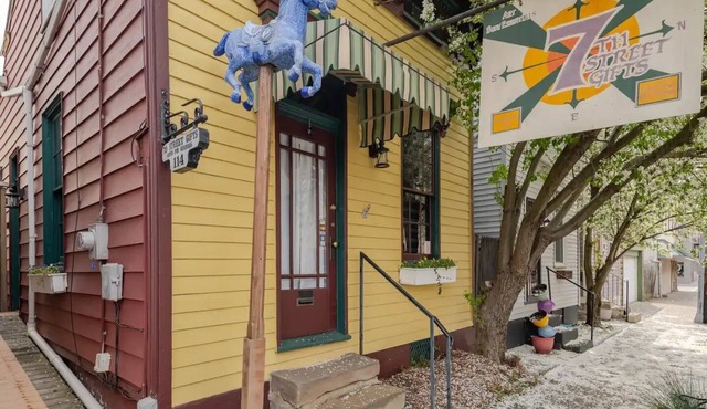 Apothecarium: Cottage for Creativity and Vibing.