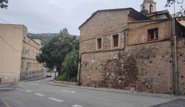App., 25 min plaça de Catalunja, rural quiet environment with parking lot