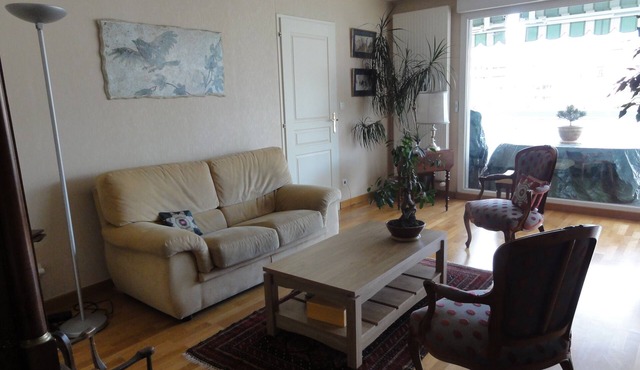 App. 93m2 bright calm tt comfort, terrace, garage, hyper-center, close station