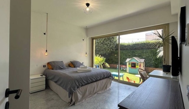 App with garden 50 m from beaches and restaurants