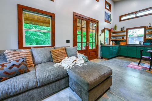Appalachian Cabin Haven! Gateway to Lake Linville!