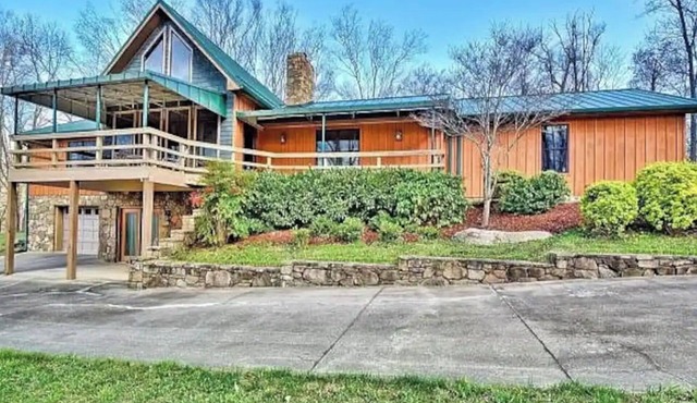 ✶Appalachian Mt Cabin, Mt Views, 3BR 3BA, Fiber Wifi, Family, Hiking, Waterfalls