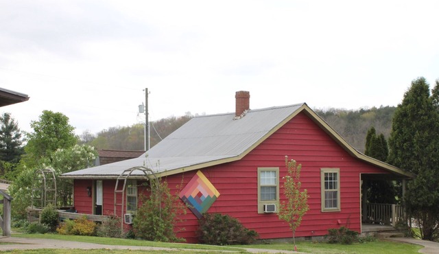 Appalachian Quilt Cabin Centrally Located Within The Hocking Hills