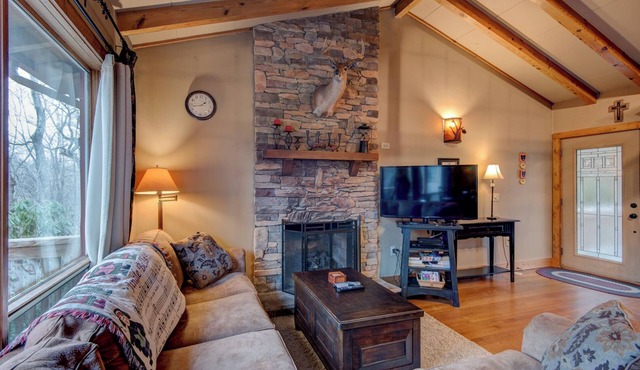 Appalachian Retreat Between Boone Blowing Rock Hot Tub WiFi