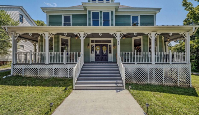 Appalachian Suite In Town!- The Grand Castalian Inn B&B