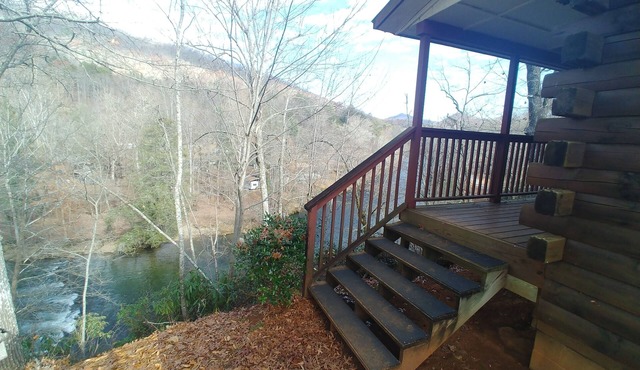 Appaloosa Two is Minutes away from Harrah's Casino and Downtown Cherokee.