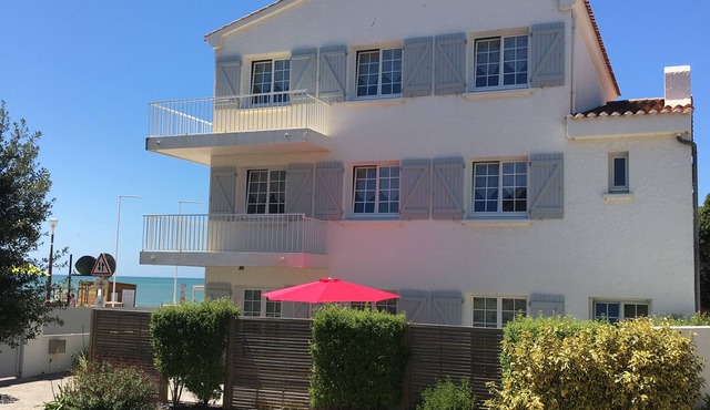 Appart 2/4 pers dans MAISON, 3 Etoiles, à 30 m plage, TERRASSE, PARKING PRIVE
