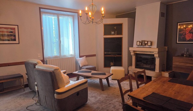 Appart. for 2 in restored family house, with swimming pool, breakfast possible