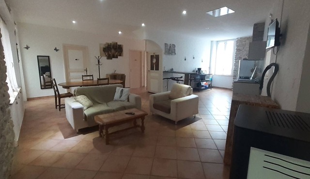 Apparently located in lacaune les bains. Serves 5.