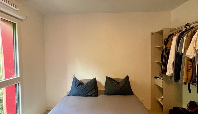 Apparently T3 + balcony Close to bus line and bike rental