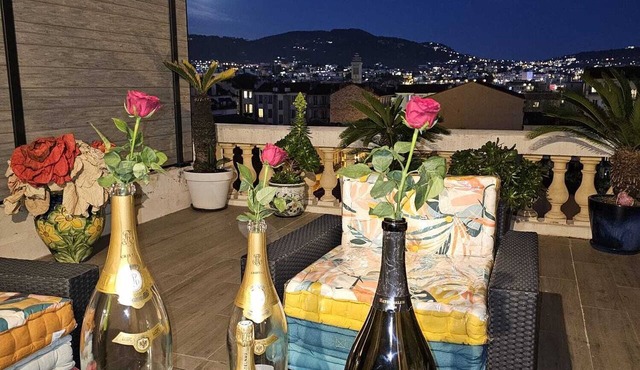 Apparently with a view and a furnished terrace near the center of Nice in Nice