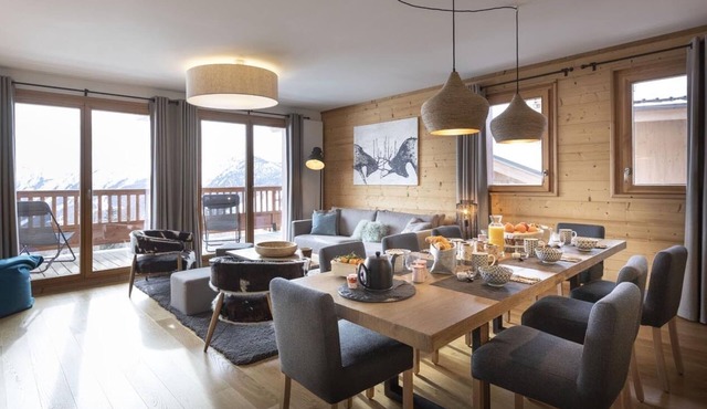 Appart 130m², full services 4 *, 4 bedrooms, 4 bathrooms/d, south balcony and 2 parking spaces