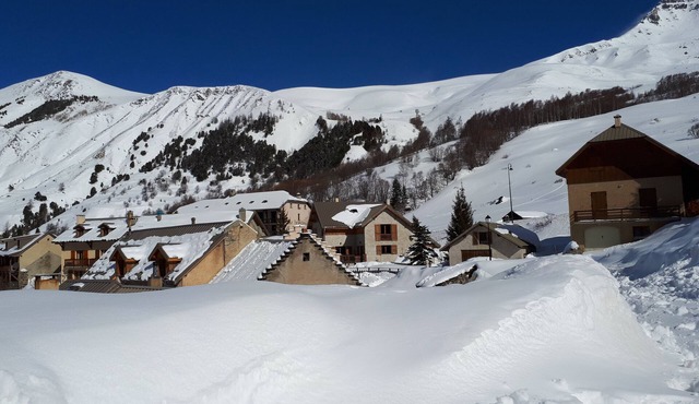 Appart 20 in a mountain village: nature and relaxation in Meije country