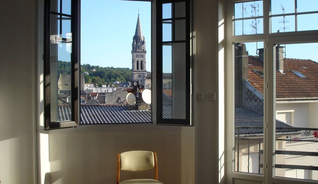 appart 4pieces, clear, bright, very central