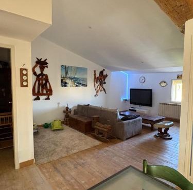Appart 6 pers dans château clim, tourelle privée