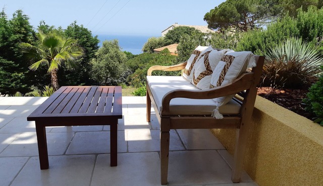 Appart , Belles Prestations Avec Terrasse vue mer Dans Villa
