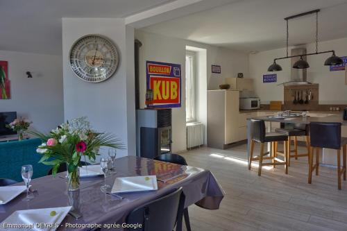 Appart de la Ferronnerie vue sur rivière