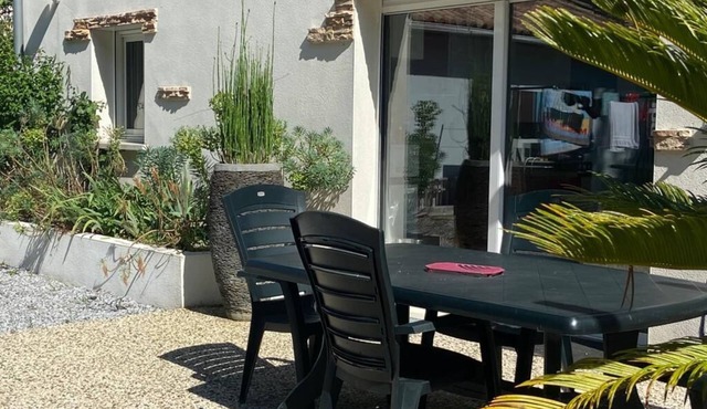 Appartement de Plain-pied Moderne, Spacieux, Calme au Fond D'une Impasse