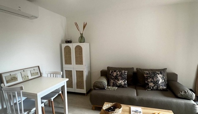 Appartement Dans le Village, à 5 Minutes de la mer Avec Place de Parking Privée