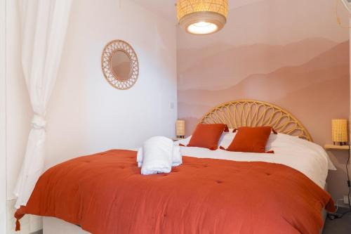 Appart proche plage, avec piscine et climatisation, parking privé - arrivée autonome - lit queen size
