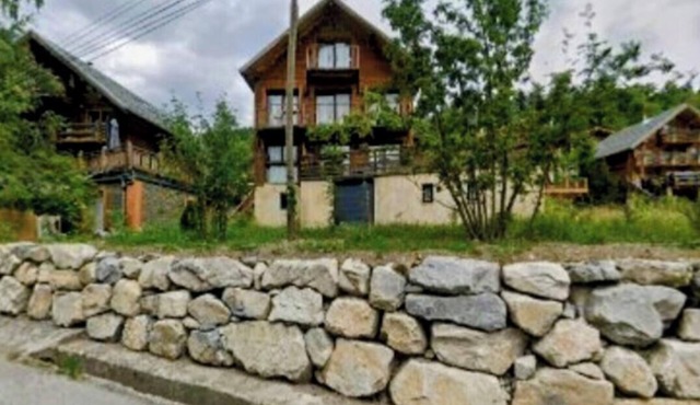 APPART T3 RDC AVEC JARDIN VILLAGE ALLOS DANS CHALET