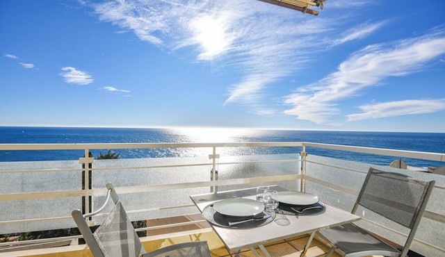 Appart vue mer splendide et plage proche de Monaco