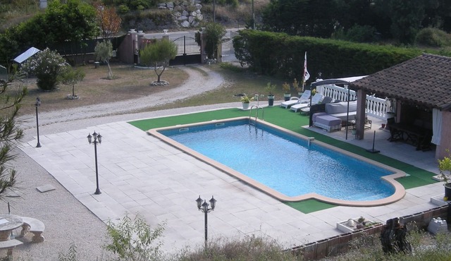 Appart. with swimming pool - (4 people during the stay + 1 child under 3)