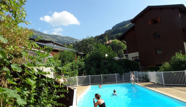 Appart with swimming pool, in the mountains, balcony terrace, garage, shops nearby