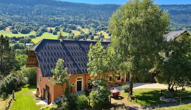 Appartement de Charme Dans une Ferme Savoyarde au Coeur du Massif des Bauges