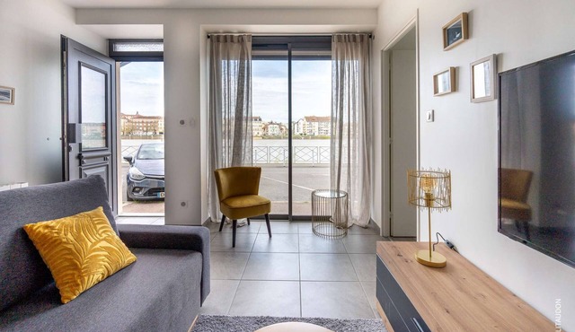 Appartement T2 Climatisé "Le Quai 391" Vue Imprenable sur la Saône et Mâcon