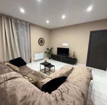 Appartemment 2 chambres à 10min de la gare à pied - LYON -Paris-Bellegarde-Genève