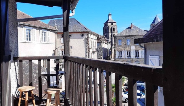 Appartement , Centre de Beaulieu sur Dordogne, Avec Balcon Privé