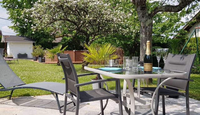 Appartement Élégant en rez de Jardin Avec Piscine et Terrasse