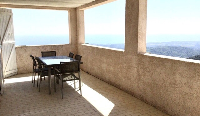 Appartement vue Mer, Pied de Montagne